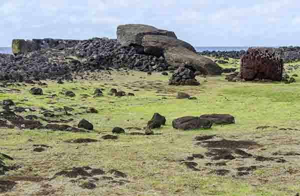 225 - Chile - isla de Rapa Nui o Pascua - Te Pito Kura - Ahu Tu'u Paro